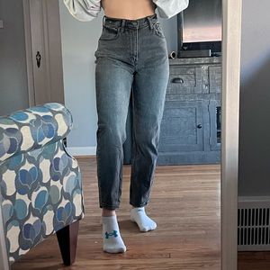 Abercrombie & Fitch 80’s mom high rise black jean size 24.